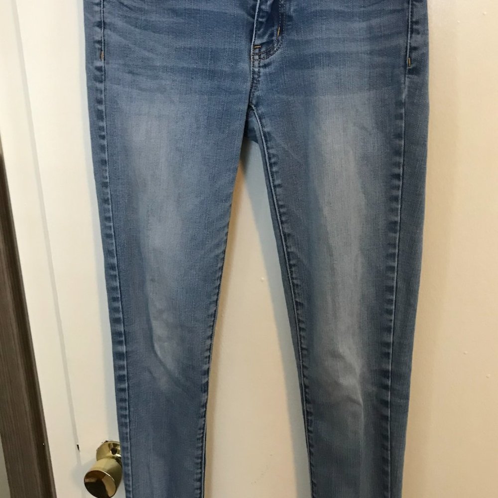 Mid-rise American Eagle Skinny Jeans